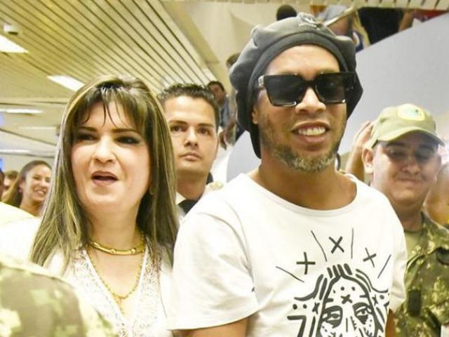 Siêu sao Ronaldinho ngồi tù vẫn “sướng như vua”