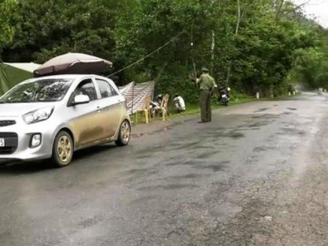 4 nam, nữ thanh niên rời nơi cách ly Covid-19 thuê xế hộp đi dự sinh nhật