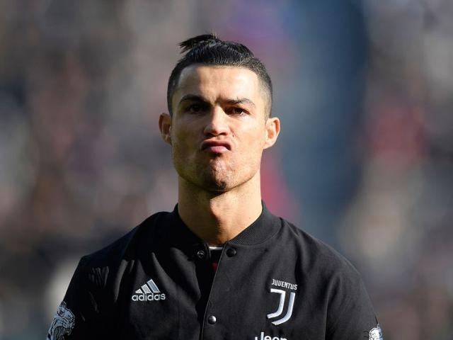 Ronaldo bất ngờ ”trốn” cách ly ra sân tập luyện, bị sếp lớn chỉ trích
