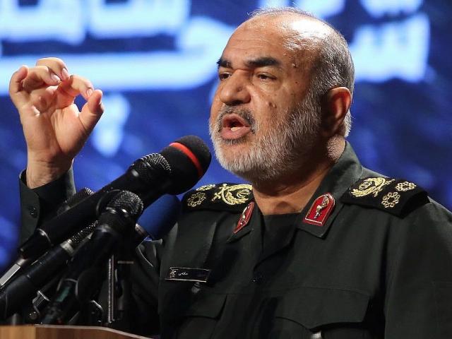 Tư lệnh Vệ binh Cách mạng Iran đáp trả ”lạnh gáy” sau khi ông Trump dọa diệt xuồng cao tốc