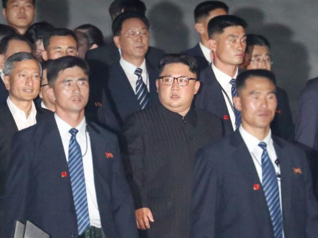 Báo Hàn Quốc: Vệ sĩ của ông Kim Jong-un nhiễm COVID-19