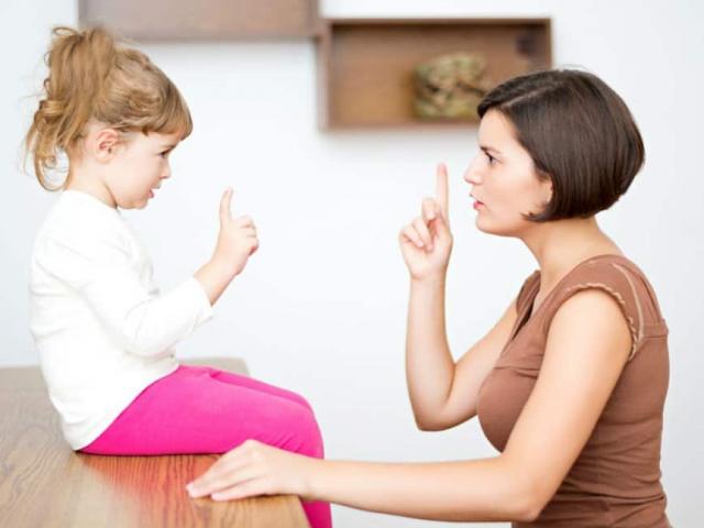 Làm gì khi bố mẹ nói nhưng trẻ vờ như không nghe thấy?