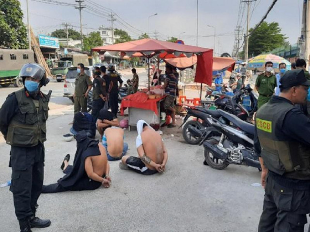 Hàng trăm cảnh sát bao vây nhóm bảo kê ở Đồng Nai