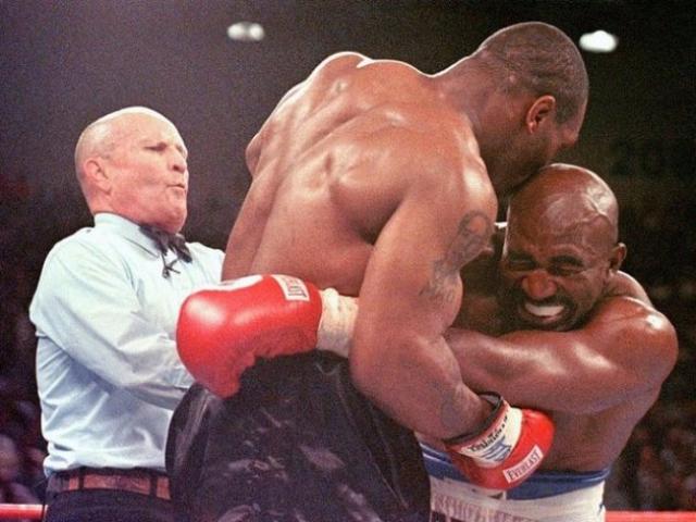 Thâm cung bí sử vết nhơ Mike Tyson cắn tai Holyfield, vẫn kiếm 3 triệu đô