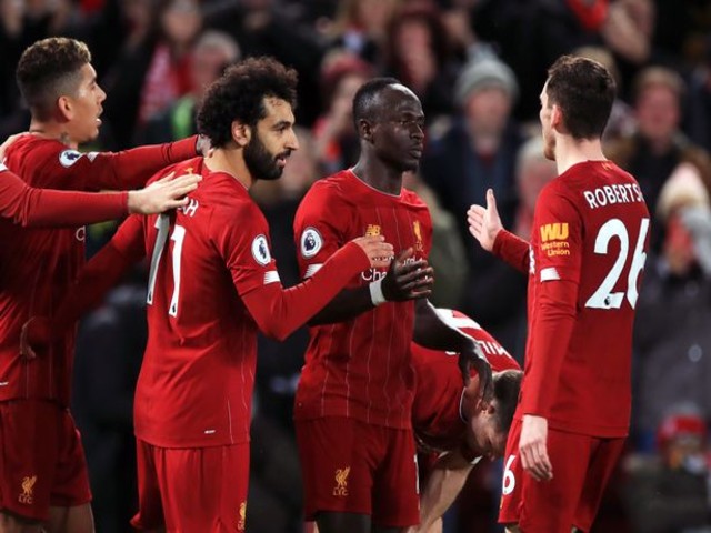 Liverpool vẫn có thể vô địch sớm như PSG, ”điên đầu” vì fan ”The Kop”