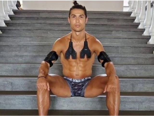Ronaldo khoe ”6 múi” thành trò cười, bị chê kém tài huyền thoại Real Madrid