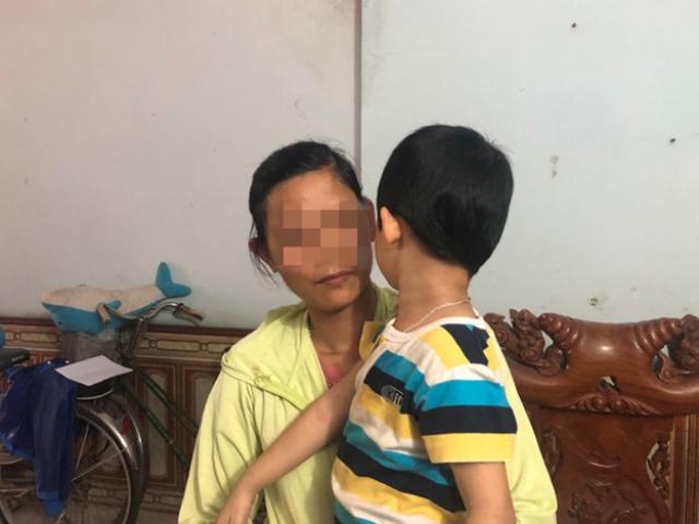 Vụ bé trai 3 tuổi bị bố bỏ rơi tại toà: Nghĩa cử xúc động của người bác tàn tật