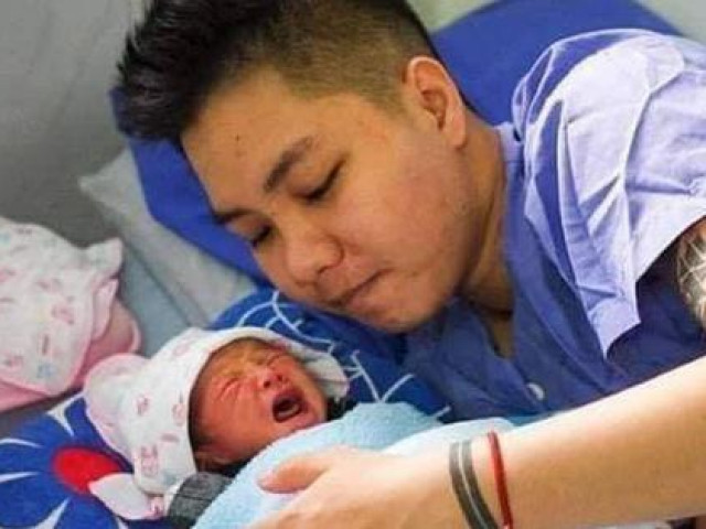 Hành trình ”có một không hai” của ”người đàn ông” mang bầu và sinh con đầu tiên ở Việt Nam