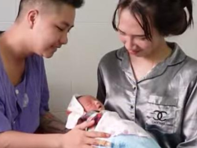 Cận cảnh cuộc sống vợ chồng ”người đàn ông đầu tiên ở Việt Nam mang bầu” sau khi sinh con