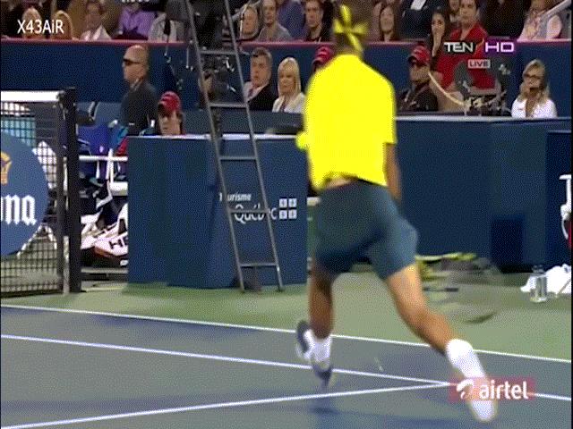 Nadal đánh bóng thẳng vào mặt, Djokovic tức giận quay đi