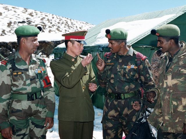 Căng thẳng biên giới: Tướng Trung Quốc gặp tướng Ấn Độ