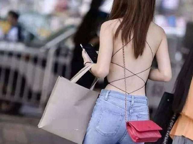 Con gái Trung Quốc mặc hở lưng trắng như ngọc không phản cảm mà ai cũng tò mò bí quyết