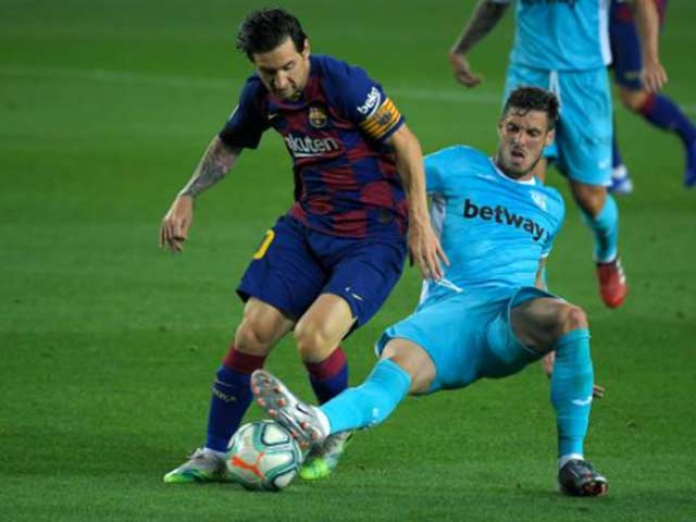Messi như hồi xuân: Solo từ giữa sân mang về bàn thắng, cáu vì hụt cột mốc