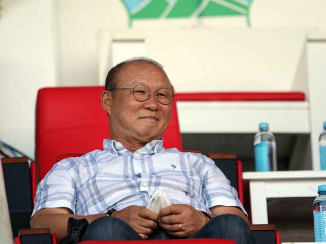 Thầy Park cười tươi xem Tuấn Anh, Văn Toàn đấu CLB ”lạ” nhất V-League