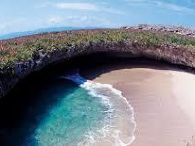 Mê hoặc bãi biển dưới hố sâu biệt lập với thế giới ở Mexico