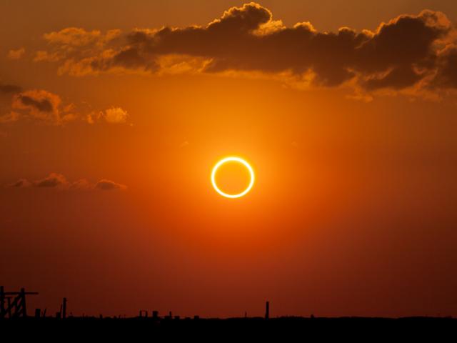 Chiêm ngưỡng hiện tượng nhật thực ”vòng tròn lửa” kỳ thú
