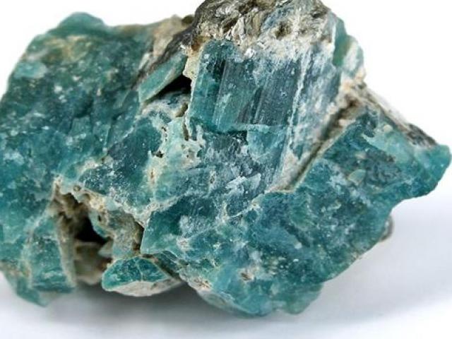 Đâu là loại đá quý đắt hơn kim cương?