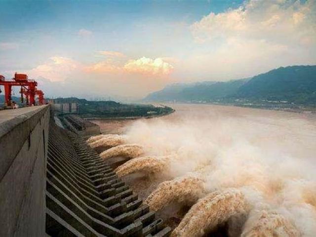 Nhà máy thủy điện lớn thứ 7 thế giới của TQ hoạt động, ”gánh” bớt lũ cho đập Tam Hiệp