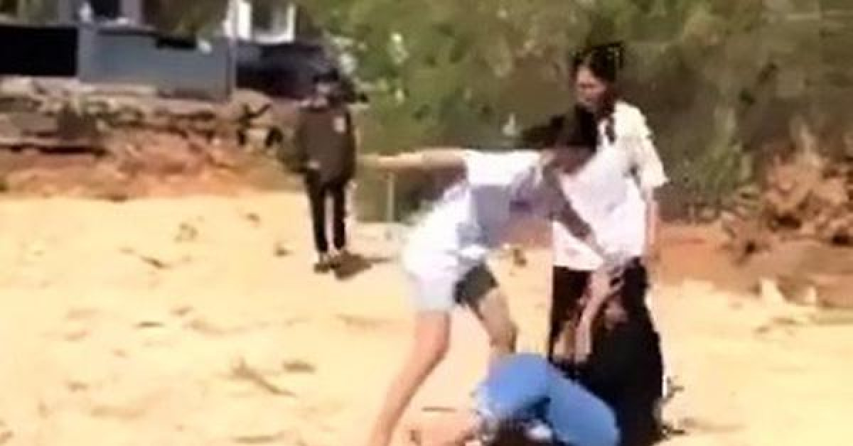 Phẫn nộ clip nhóm học sinh nữ cấp 2 ở Lâm Đồng kéo ra nghĩa trang đánh dằn mặt nhau