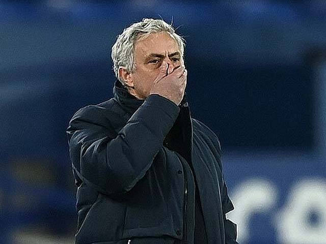 SỐC: Tottenham bất ngờ sa thải HLV Jose Mourinho