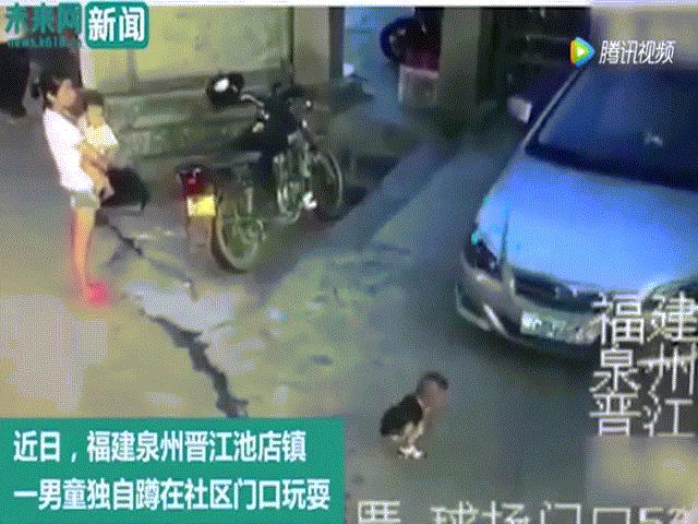 Phẫn nộ video người phụ nữ thản nhiên đứng nhìn bé trai 2 tuổi bị ô tô cán trúng