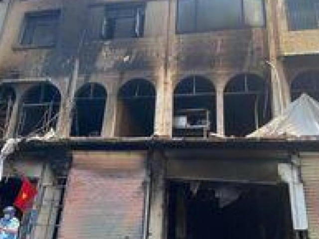 TP.HCM: Cháy lớn tại chung cư, 1 người nhảy lầu, 6 người bị thương