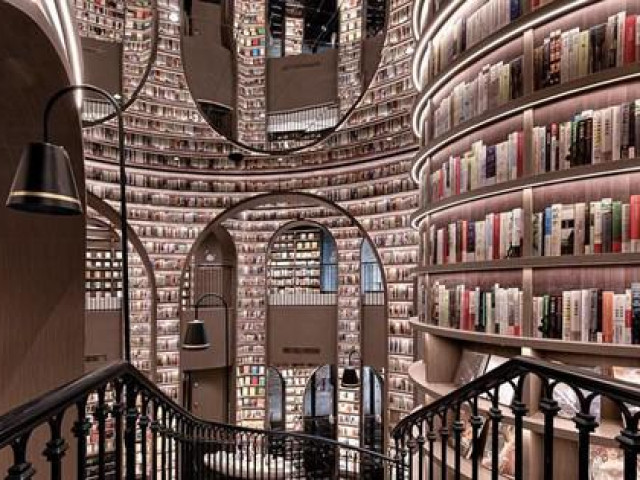 Lạc lối trong nhà sách rộng như mê cung với hơn 80.000 cuốn sách ở Thành Đô