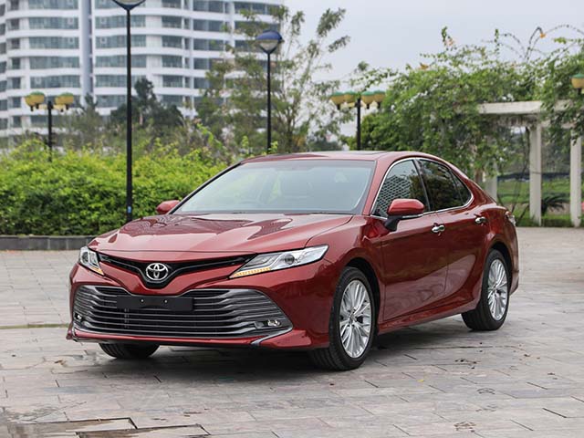 Giá xe Toyota Camry lăn bánh tháng 5/2021