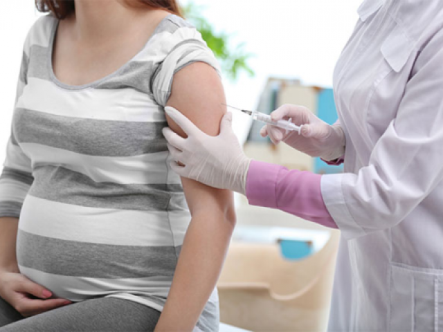 Tiêm phòng cho bà mẹ mang thai có thể giúp trẻ không nhiễm COVID-19