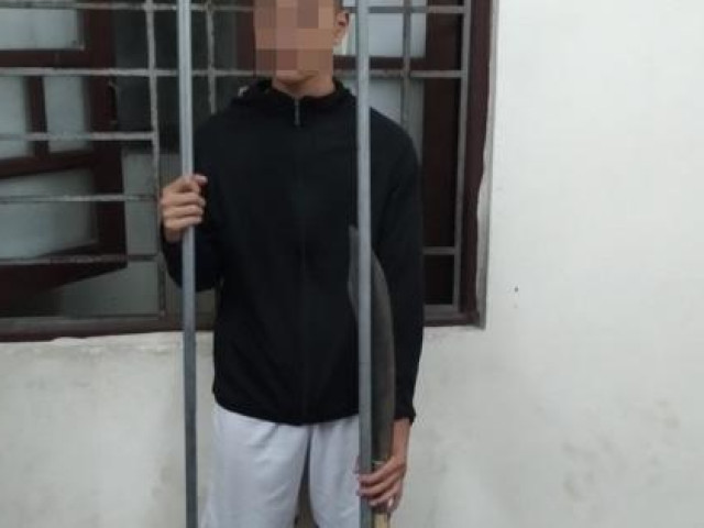 Clip: Lời khai của thiếu niên 16 tuổi mang dao phóng lợn đi ”trợ chiến”