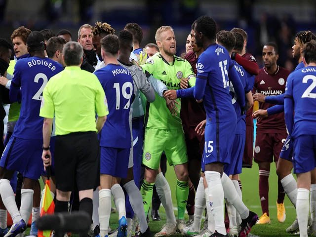 Chelsea hạ Leicester lên top 3: 30 cầu thủ loạn đả phút bù giờ, nguy cơ phạt nặng