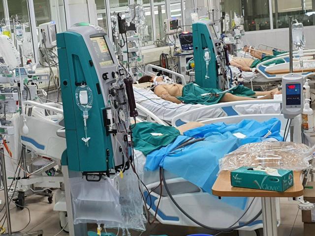 5 bệnh nhân thở máy đầu tiên trong đợt dịch COVID-19 thứ 4 đã thoát khỏi tử thần