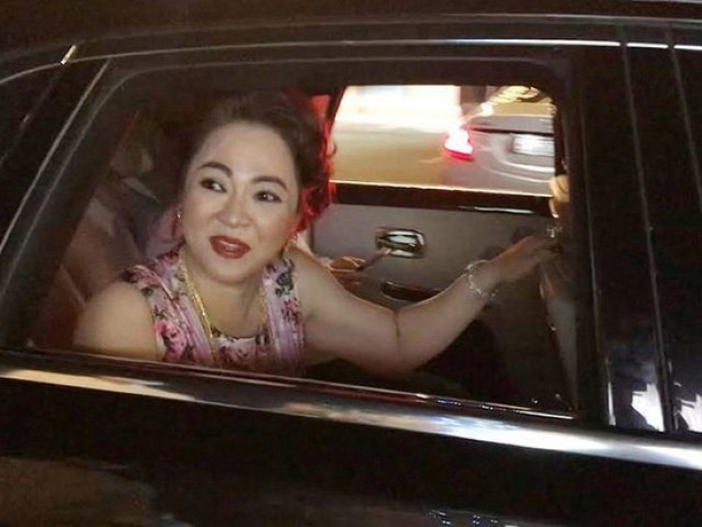 Choáng ngợp trước dàn siêu xe triệu USD của nữ đại gia Nguyễn Phương Hằng