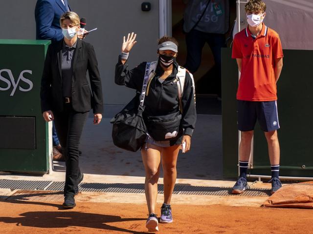 Bị doạ đuổi khỏi Roland Garros, Naomi Osaka gây sốc bỏ giải luôn