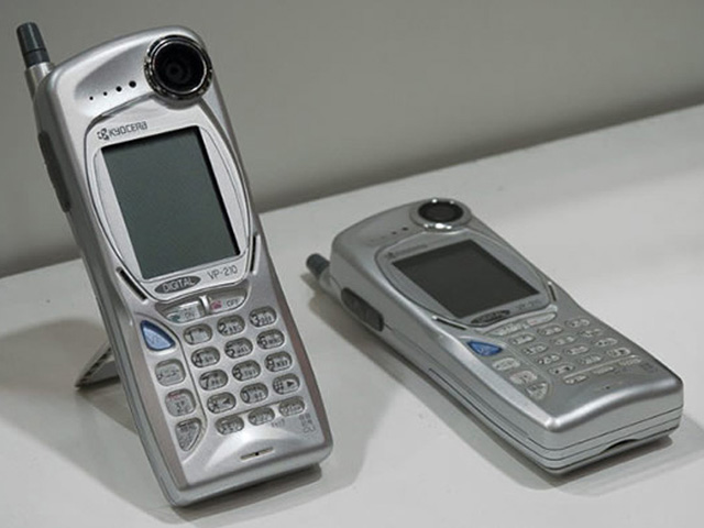 Cùng nhìn lại điện thoại có camera đầu tiên bán ra cách đây 22 năm