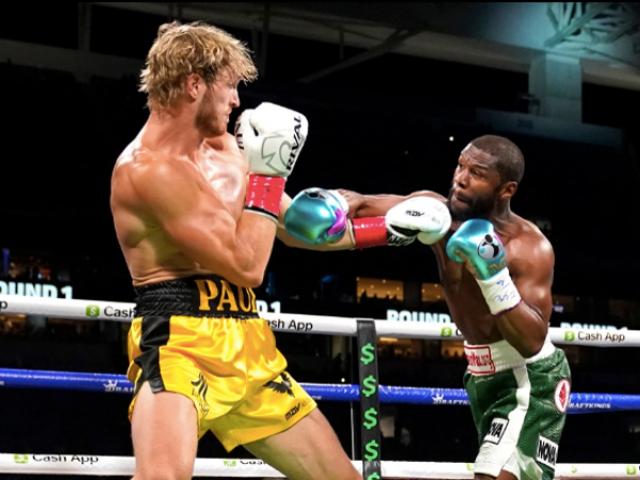 Choáng Mayweather mặc chiếc quần đùi 688 tỷ đồng ở trận đấu với Logan Paul