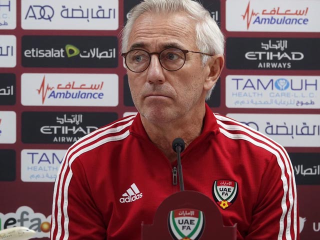 Họp báo ĐT UAE đối đầu ĐT Việt Nam: ”Phù thủy” Van Marwijk quyết chơi đẳng cấp cao nhất