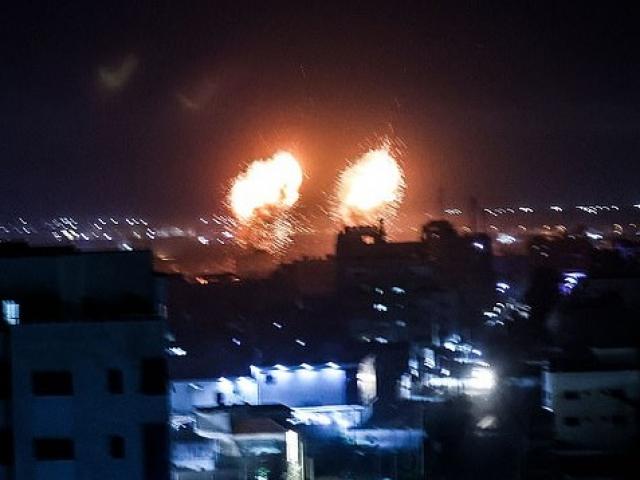 Bị thả ”bom lửa”, Israel nổi giận điều chiến đấu cơ dội bom Gaza, chấm dứt lệnh ngừng bắn
