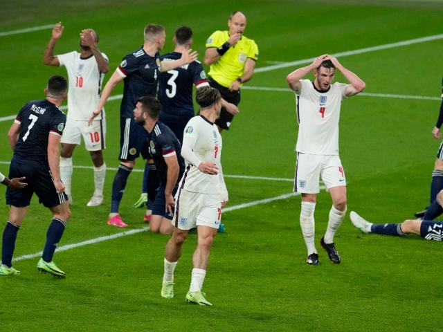 ĐT Anh mất điểm ở EURO: Nghi án đá ”lỏng chân” để né Pháp hoặc Bồ Đào Nha