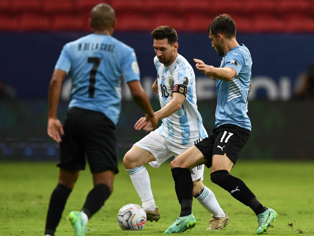 Video Argentina - Uruguay: Messi ”nhảy múa”, nghẹt thở đến phút cuối (Copa America)