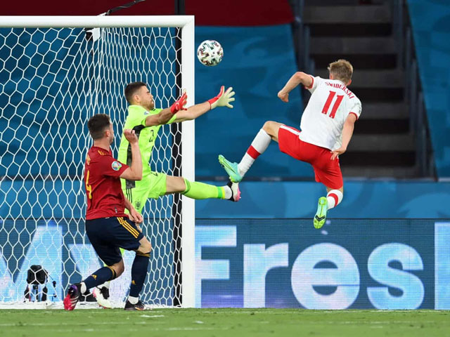 Video Tây Ban Nha - Ba Lan: Lewandowski tỏa sáng, phạt đền gây tiếc nuối (EURO)