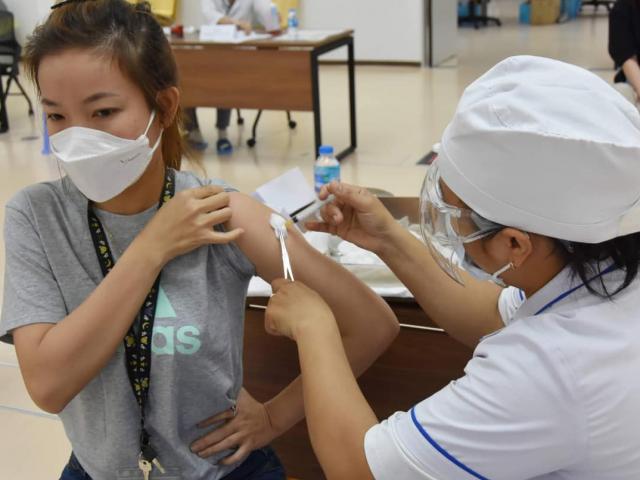 TP.HCM đã tiêm vắc-xin COVID-19 cho 160.061 người trong ngày 24/6