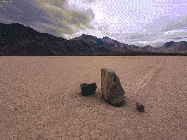 Khám phá bí ẩn những ”hòn đá ma thuật” ở thung lũng chết