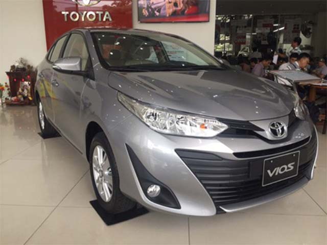 Toyota Vios giảm giá mạnh, vì yếu thế trước Hyundai Accent
