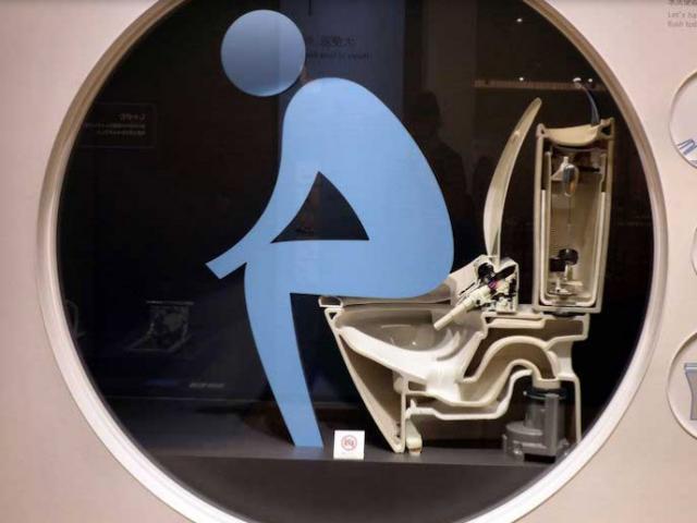 Khám phá 1001 loại bồn cầu tại bảo tàng toilet dị nhất Nhật Bản