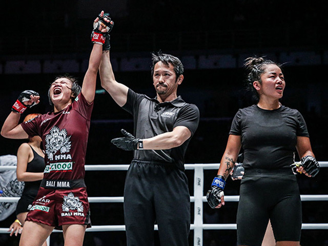 Tranh cãi MMA: Mỹ nhân gốc Việt đấm đối thủ ngã ra sàn, vẫn bị xử thua