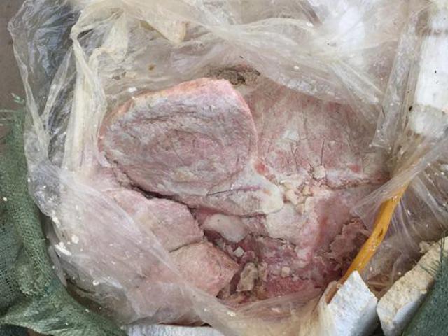 Kinh hoàng gần 1 tấn nầm lợn Trung Quốc bốc mùi hôi thối đang tuồn vào nội địa