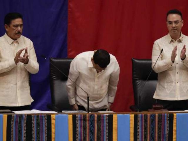 Ông Duterte: ”Không thể ngăn được Trung Quốc đâu”