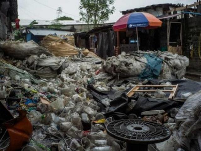 Bên trong ”thành phố nhựa” ở Philippines