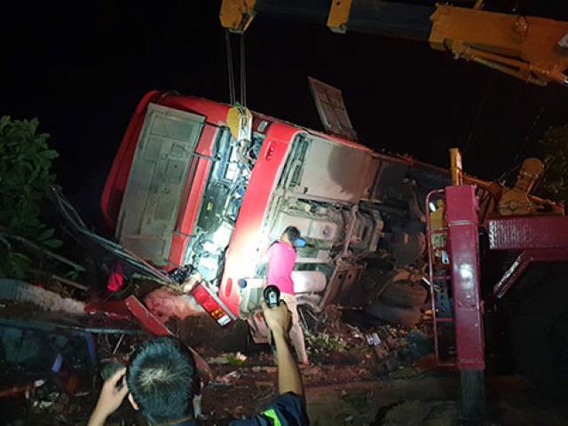 Vụ lật xe khách ở Đắk Lắk, 13 người thương vong: Khởi tố tài xế